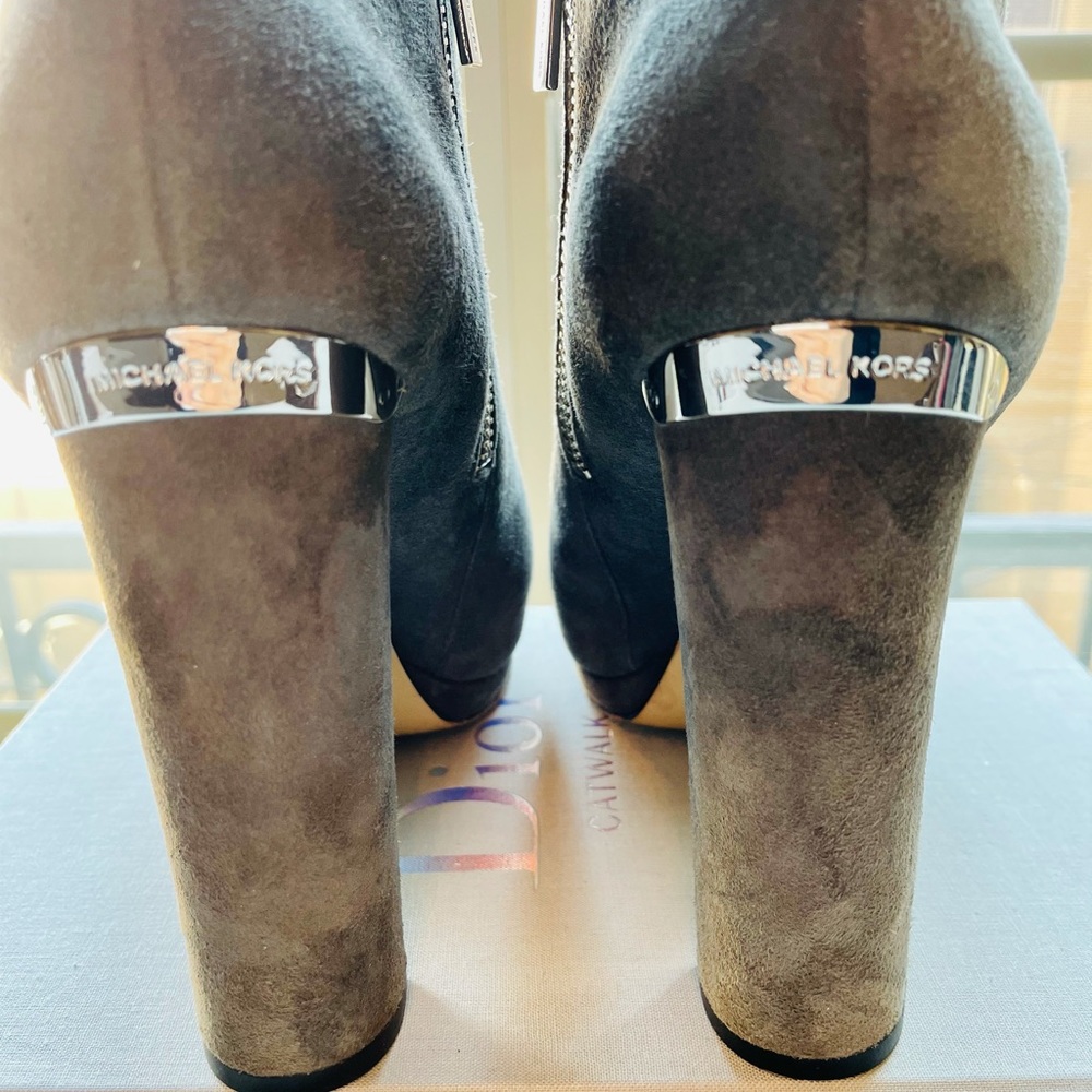 Grey suede platform ankle booties - Picture 2 of 6